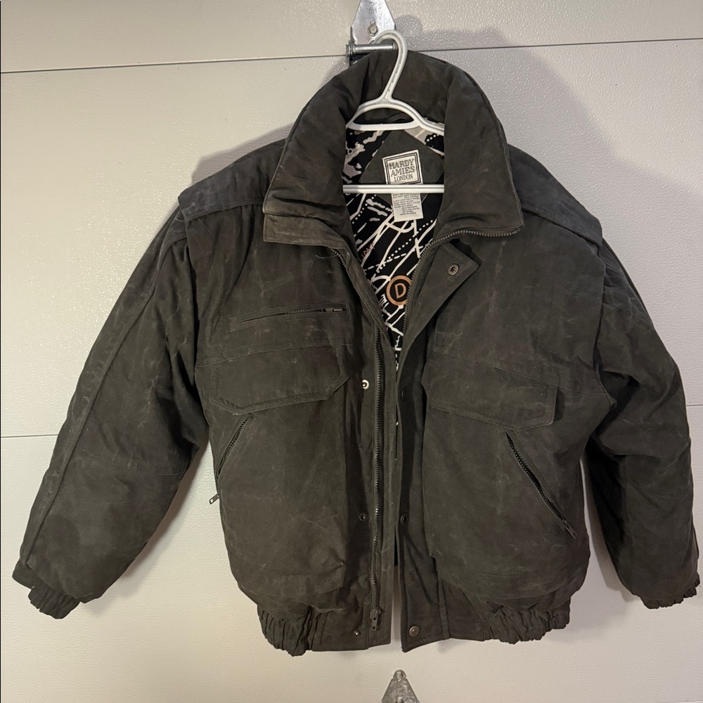 Men’s Lg down jacket. Good used condition. Very warm.